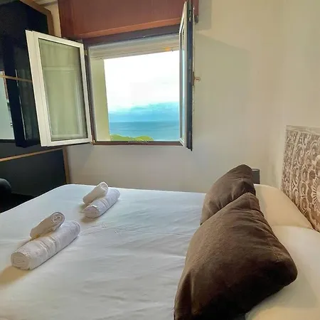 Tonpoi Etxea , Con Vistas Al Mar