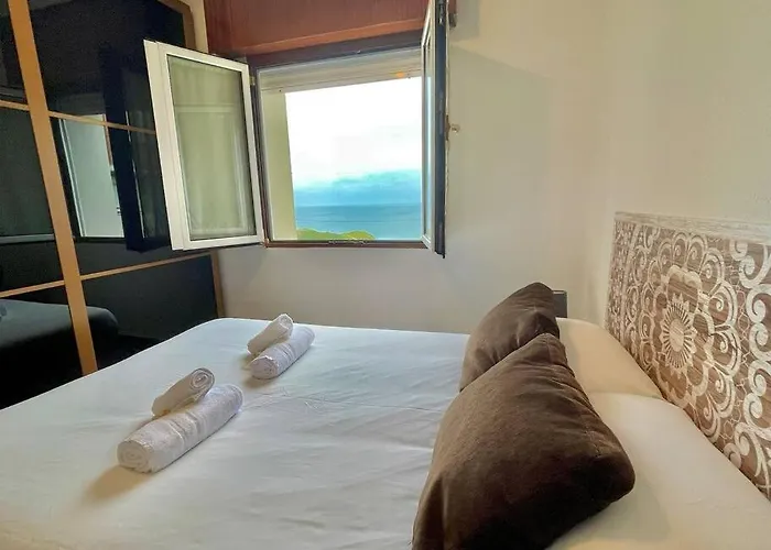 Tonpoi Etxea , Con Vistas Al Mar.