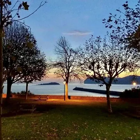 Tonpoi Etxea , Con Vistas Al Mar 아파트 베르메오